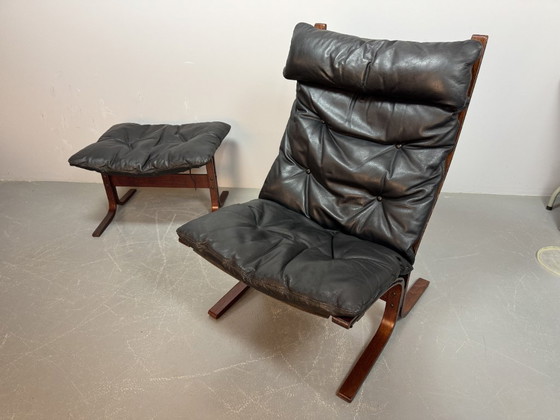 Image 1 of Mid-Century Scandinavian Design Leather Siesta Lounge Chair and Ottoman Designed by Ingmar Relling, Norway 1970s.