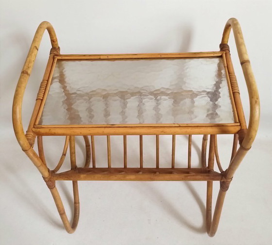 Image 1 of Table d'appoint et porte journaux Rotin Années 60