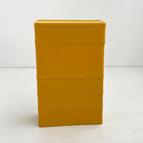 Cómoda amarilla de 6 cajones, modelo 4964, diseñada por Olaf Von Bohr para Kartell en la década de 1970. (photo 5 of 9)