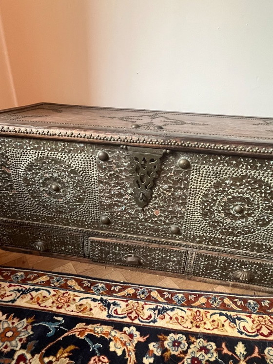 Image 1 of Ensemble unique de 3 coffres à couvertures arabes - fait à la main - vers 1950