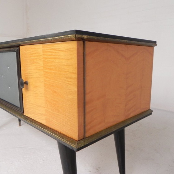 Image 1 of Aparador antiguo con patas cónicas, década de 1950.