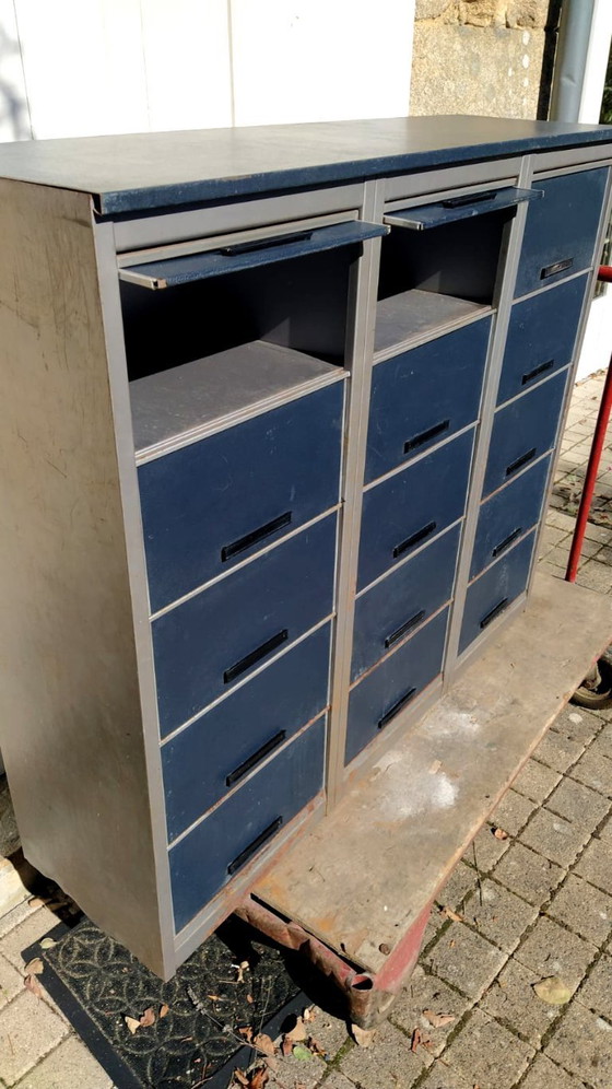 Image 1 of Vintage metalen kast 1970 - 15 kluisjes