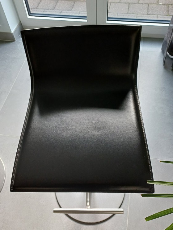 Image 1 of Taburete delgado de 2 barras