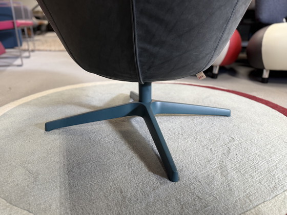 Image 1 of Poltrona girevole Floor Sparkle One in pelle Neron Sesame