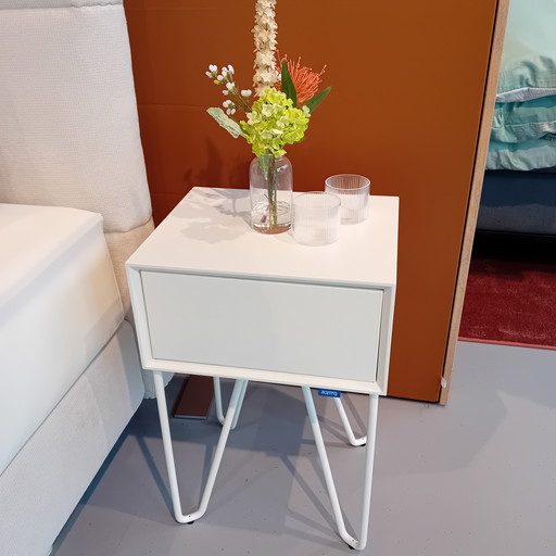 Mesita de noche Auping Pixel, color blanco puro.