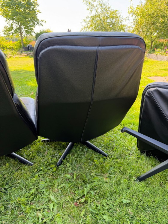 Image 1 of 2 x Luxus-Drehsessel mit Liegefunktion aus echtem Leder und Fußhocker, schwarz