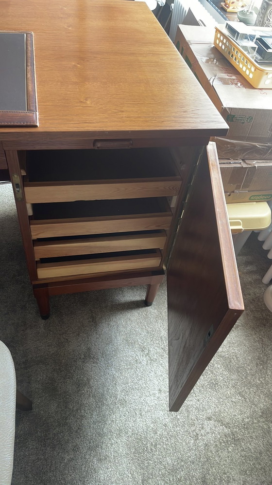 Image 1 of Bureau en teck de style danois moderne du milieu du siècle