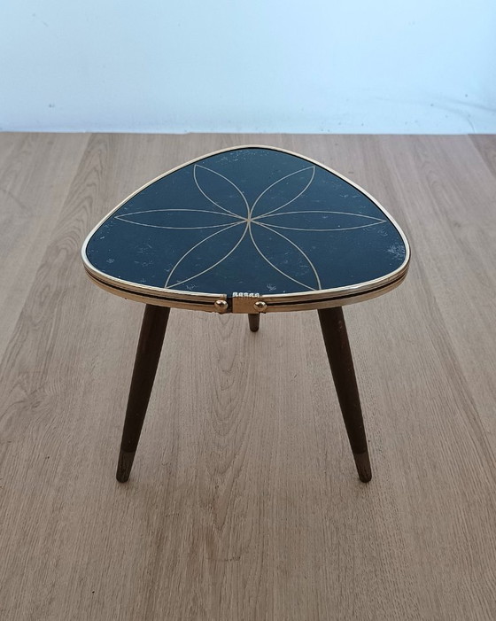 Image 1 of Mesa auxiliar de los años cincuenta con tapa de cristal