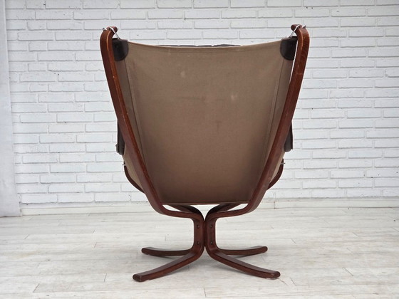 Image 1 of Années 1970, design norvégien de Sigurd Ressel, modèle de fauteuil lounge « Falcon ».