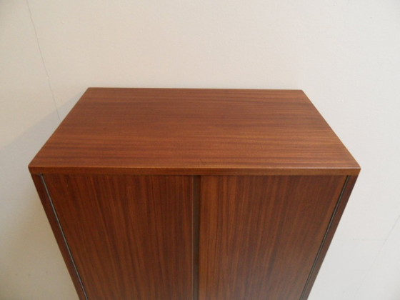 Image 1 of Armoire à deux portes style années 50