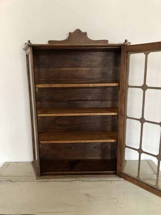 Image 1 of Vitrine murale ancienne en bois