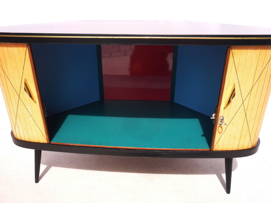 Image 1 of Vintage hoekcommode met schuifdeuren