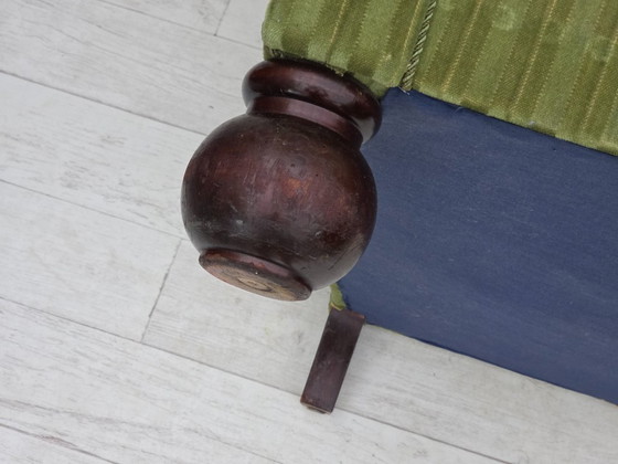 Image 1 of 1950er Jahre, dänischer Relaxsessel, grüner Möbelveloursstoff, Beine aus Eschenholz.