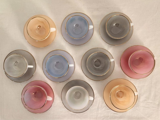 Image 1 of 10 Arcopal vintage iriserende opaline kopjes en schoteltjes