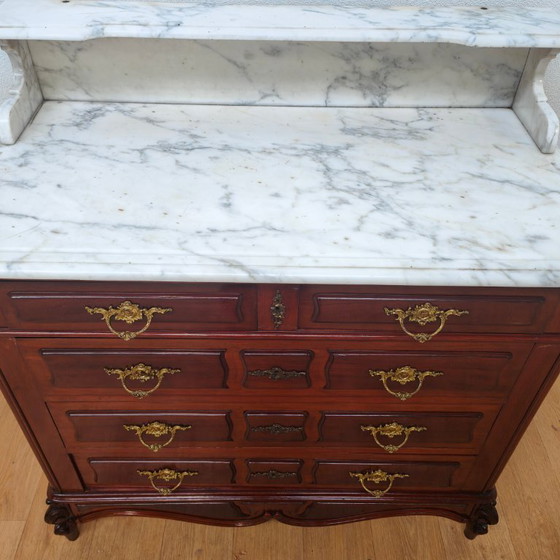 Image 1 of Commode ancienne de salle de bain avec plateau en marbre