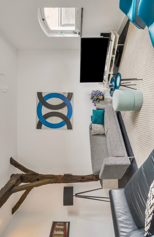 Wall decoration circles painted on aluminum