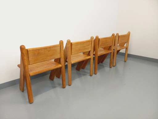 Suite de 4 chaises brutalistes vintage en bois de chêne massif des années 60 70