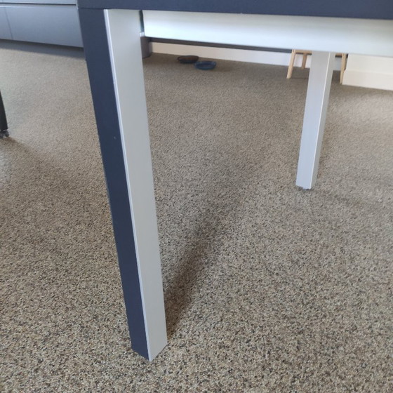 Image 1 of Leolux Iazki dining table