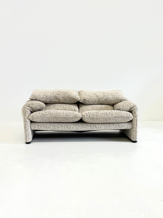 Cassina Maralunga 2-Sitzer Sofa von Vico Magistretti Gebrochen Weiß mit Subtilem Muster – 2 Sitzer Sofas (photo 4 of 12)