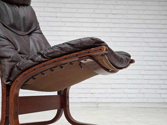 Image 1 of Anni '70, design norvegese di Ingmar Relling, modello "Siesta", pelle per mobili.