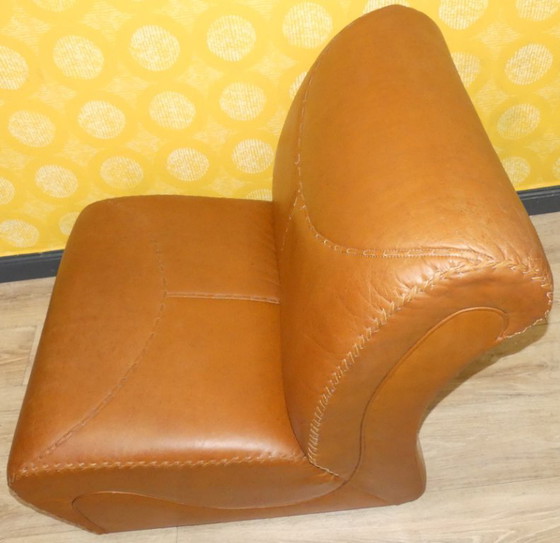 Image 1 of 3 Sitzer Couch Baseball Stil Leder Cognac top Zustand retro vintage 70er Jahre Teil einer GARNITUR modular Sofa Armchair karamel