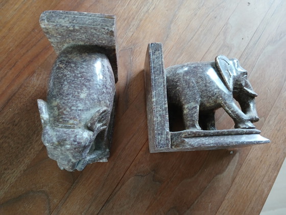 Image 1 of Set handgefertigter Buchstützen aus Stein