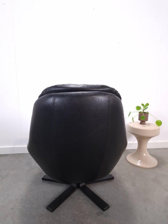 Image 1 of Sillón giratorio de piel negra H.W. Klein para Bramin de Dinamarca