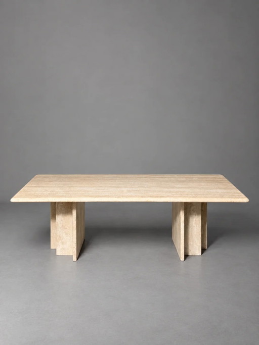 Mesa de centro de travertino con base escultural