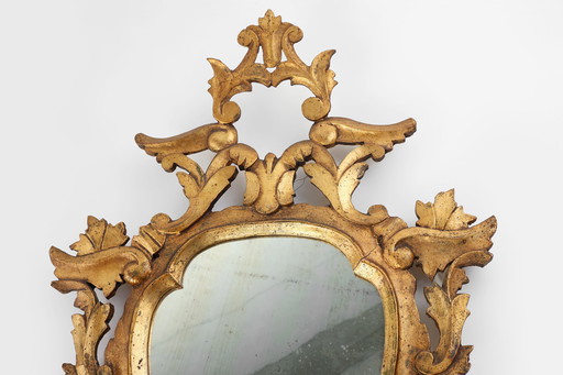 Paire de deux miroirs en bois doré de style rococo vénitien, vers 1850 Italie
