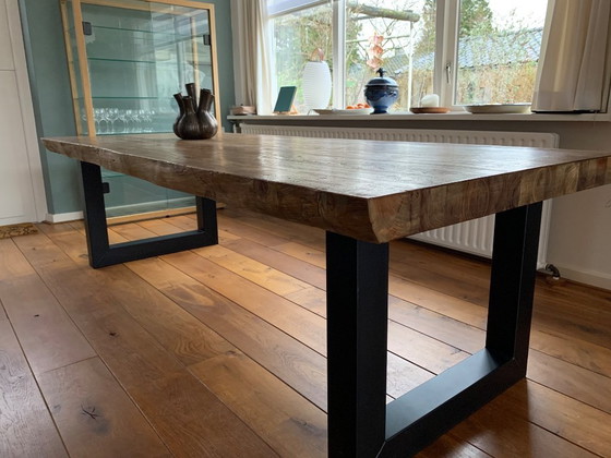 Image 1 of Grande table à manger robuste