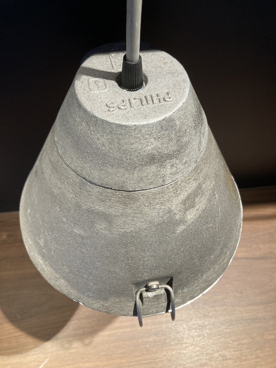 Image 1 of 2 lampes suspendues Philips vintage en aluminium