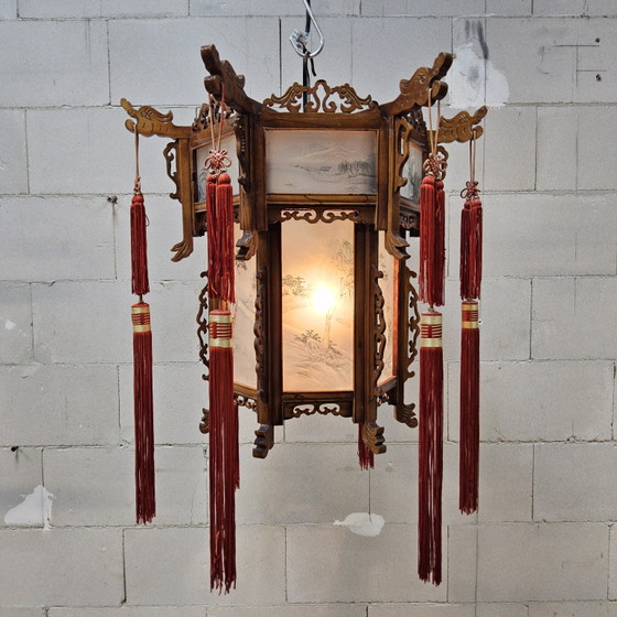 Image 1 of Lanterne/suspension chinoise vintage en bois avec panneaux de verre et scènes traditionnelles