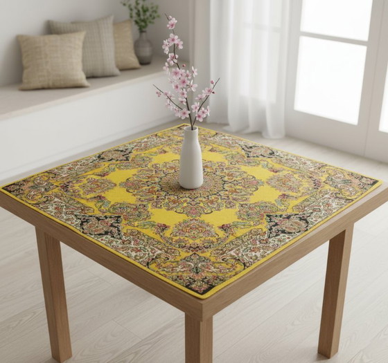 Image 1 of Oosters handgemaakt tafelkleed, zeer fijn vervaardigd uit zijden draden, 100 x 100 cm