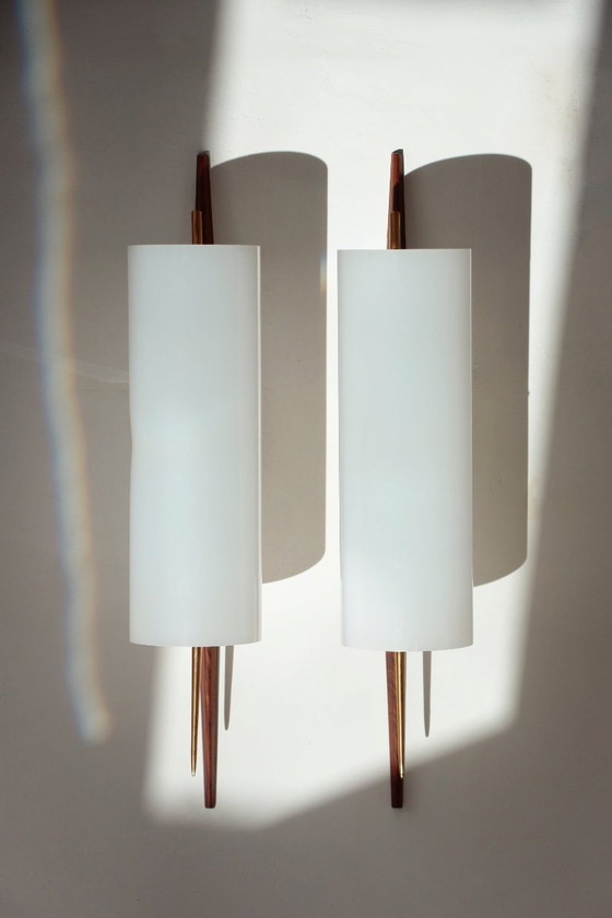 Image 1 of 4 Modernistische verstelbare wandlampen in teak en messing – 1950