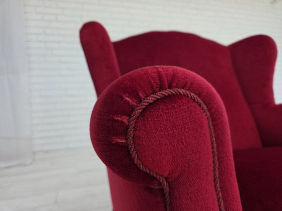 Image 1 of 1960s, fauteuil danois, velours rouge, pieds en hêtre.