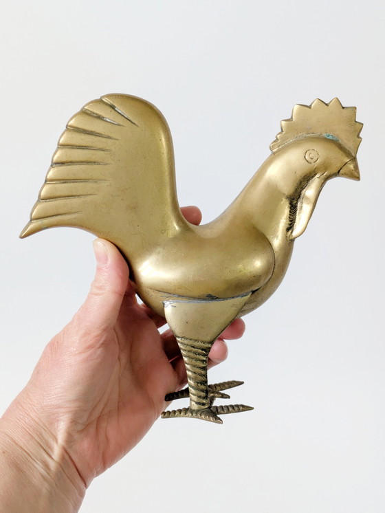 Image 1 of Figurina di gallo in ottone del Medioevo, scultura di uccello modernista stilizzato, decorazione animale in ottone vintage