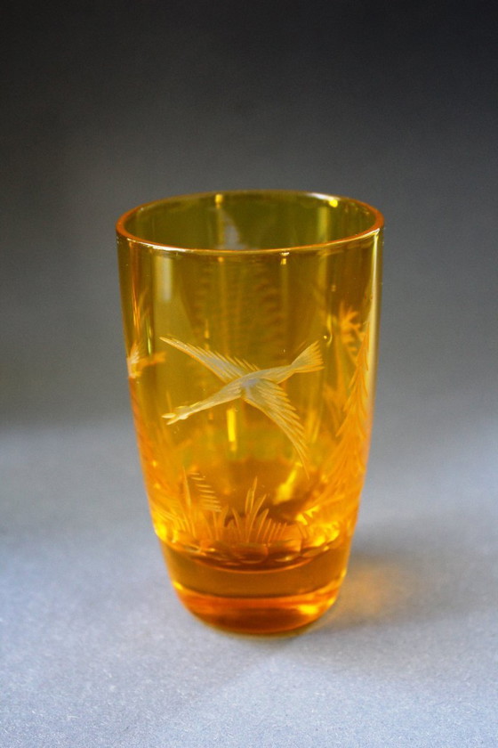 Image 1 of 3 alte antike farbige kleine Wassergläser mit geschliffenen/geätzten Waldmotiven