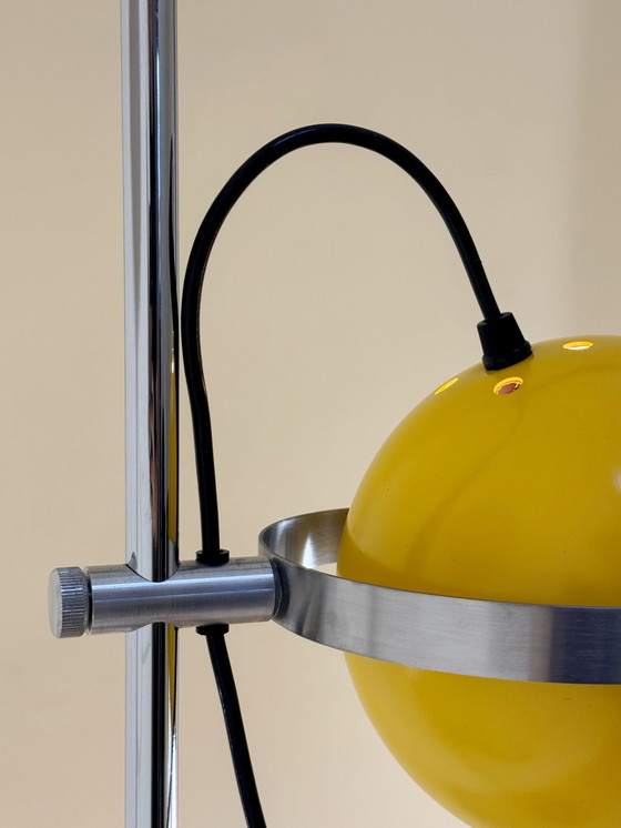 Image 1 of Lampada da terra vintage a forma di bulbo oculare giallo - Restaurata professionalmente - Stile Space Age / Retro