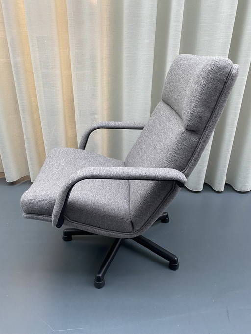 Artifort F141 Armchair