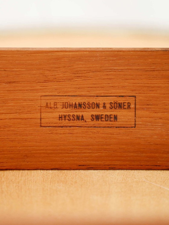 Image 1 of Ensemble de quatre chaises de salle à manger suédoises « Storken ».