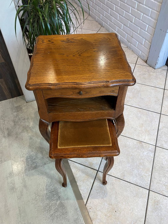 Image 1 of Conjunto de mesa y taburete estilo Luis XV en roble macizo