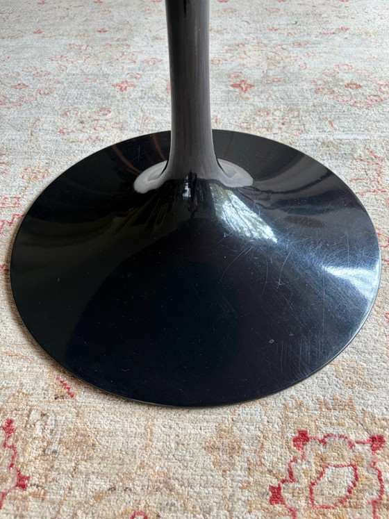 Table de repas de Eero Saarinen, edition limitée 50th anniversary - 2011 plateau en noyer verni matte, pied (photo 6 of 9)