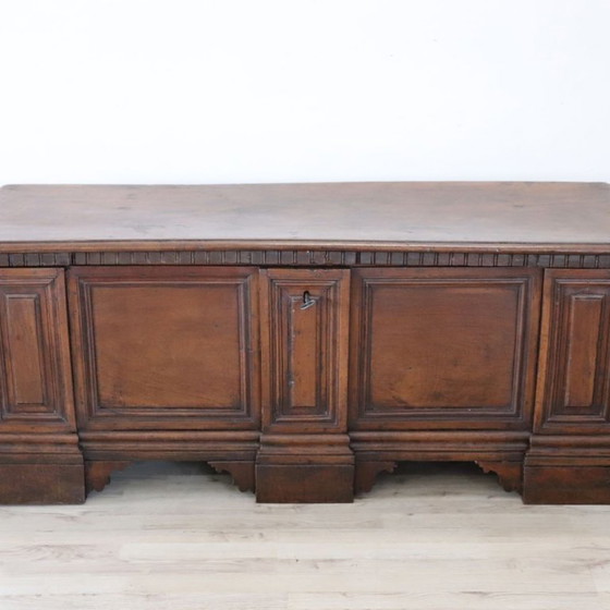 Antieke kist van massief walnotenhout, Italië, 17e eeuw – Ladekasten, Wood (photo 3 of 17)