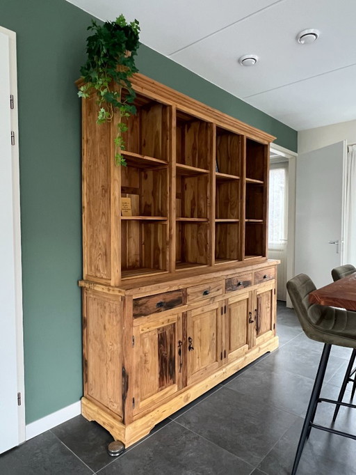 Bibliothèque en teck sur buffet