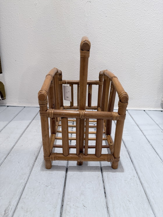 Image 1 of Porte-revues en rotin
