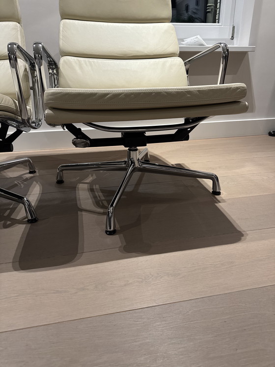 Image 1 of Charles Eames stoelen vitra 2 stuks
