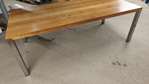 Renew-ID Table T03 avec pieds en acier inoxydable 6x6 cm