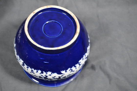 Par de Macetas de Porcelana del Sudeste Asiático, finales del siglo XIX – Porcelain (photo 10 of 12)
