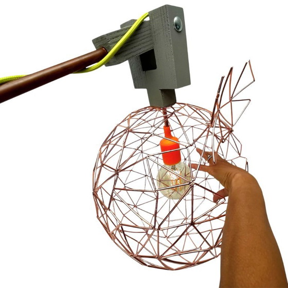 Op maat gemaakte grijze houten vloerlamp met koperkleurige kop – Vloerlampen, Metal, Rubber (photo 4 of 20)