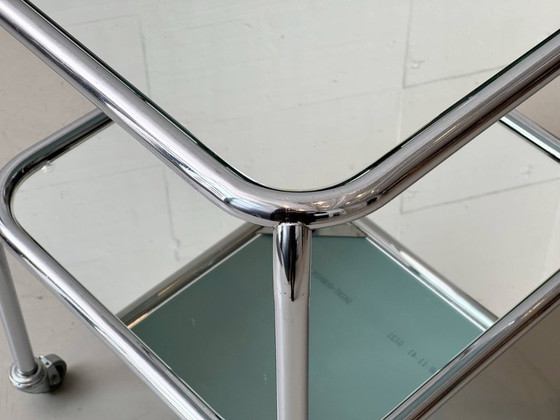 Image 1 of Tavolino Bauhaus in tubolare d'acciaio e vetro, su rotelle, anni '70.